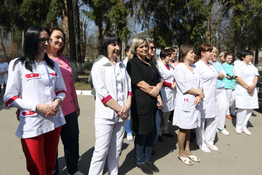 два автомобілі для дитячої лікарні 